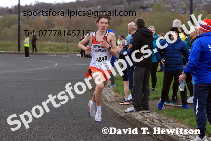 Senior Mens relay, 2026 Elswick Harriers Good Friday Road Relays and Young Athletes, Newburn,  Newcastle upon Tyne. Photo: David T. Hewitson/Sports for All Pics